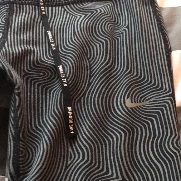 Women’s NIKE Dri-Fit Black Gray FINGERPRINT Design Leggings Sz M - Picture 5 of 11